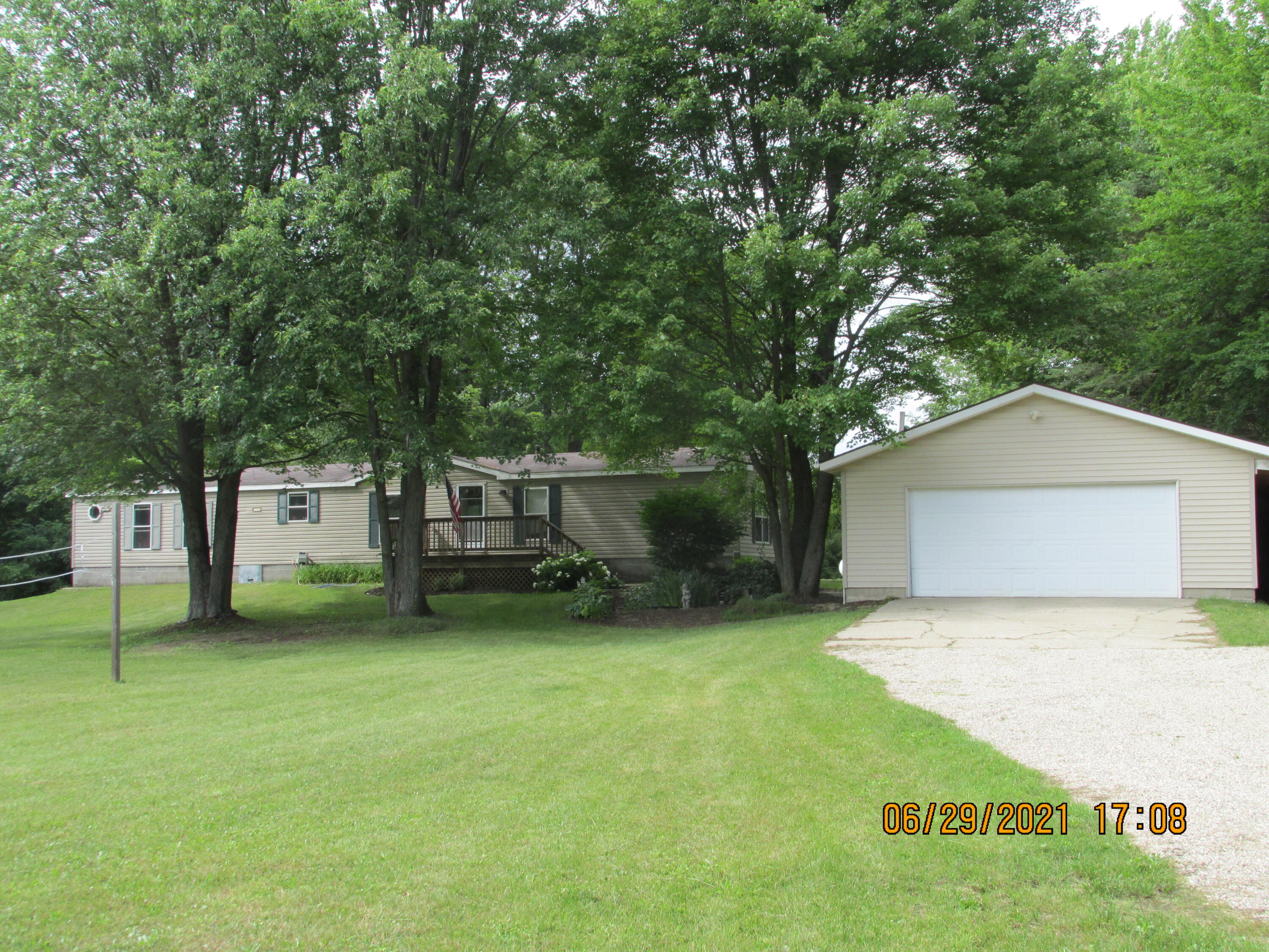 7725 Johnson Road Lakeview, MI 48850 - Photo 1 of 19 IMG_0004
