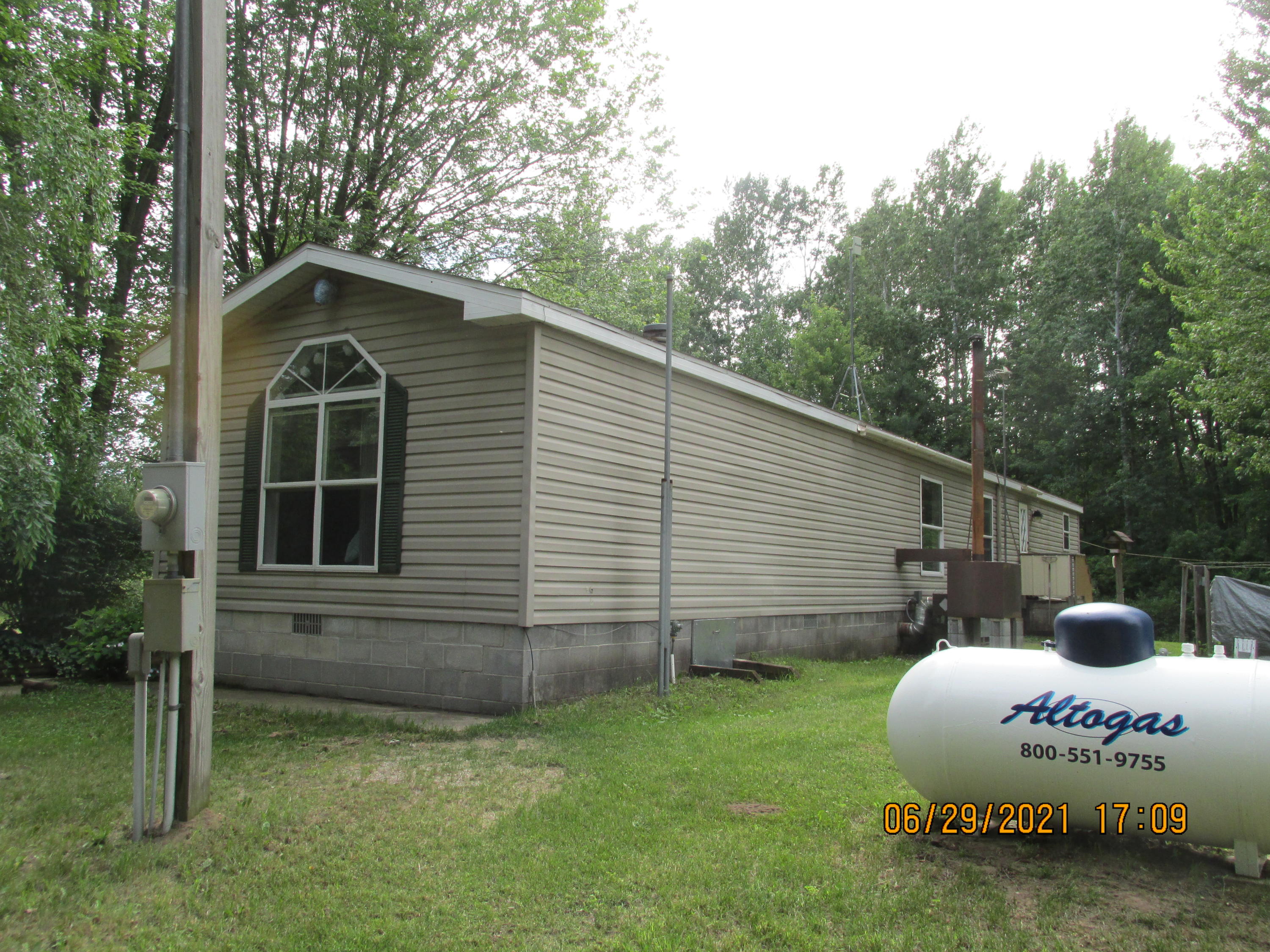 7725 Johnson Road Lakeview, MI 48850 - Photo 5 of 19 IMG_0009