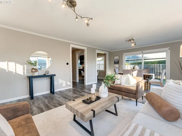 $580,000 | 672 South Fir Street, Canby, OR 97013