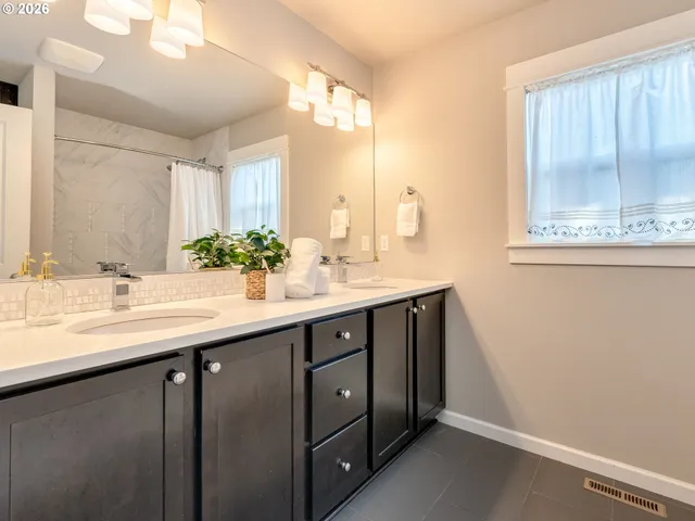 $580,000 | 672 South Fir Street, Canby, OR 97013