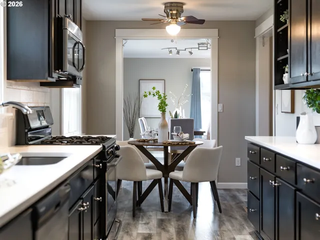 $580,000 | 672 South Fir Street, Canby, OR 97013