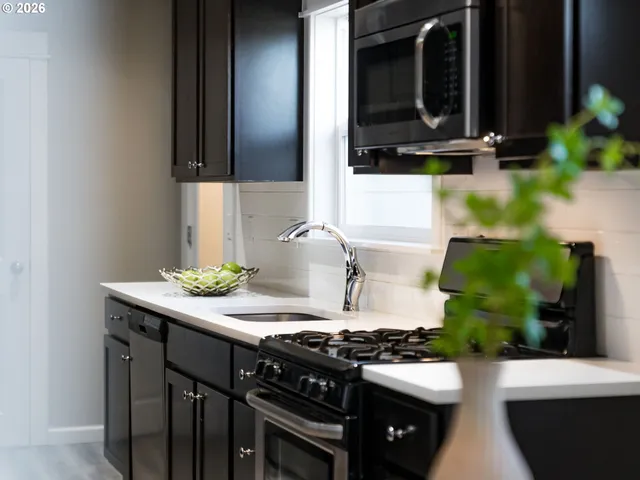 $580,000 | 672 South Fir Street, Canby, OR 97013