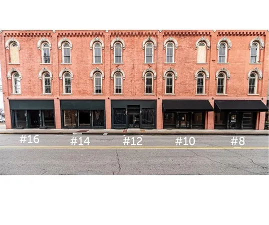 a black and white photo of a building