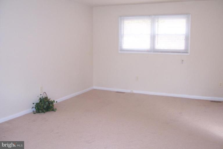 3021 Tarpon Road Riva, MD 21140 - Photo 5 of 12 Living Room