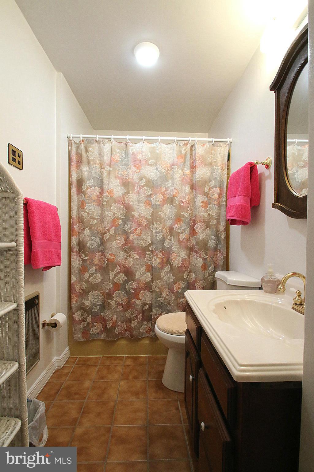 319 Riverside Drive Baltimore, MD 21221 - Photo 17 of 30 Full Bath on Main Level