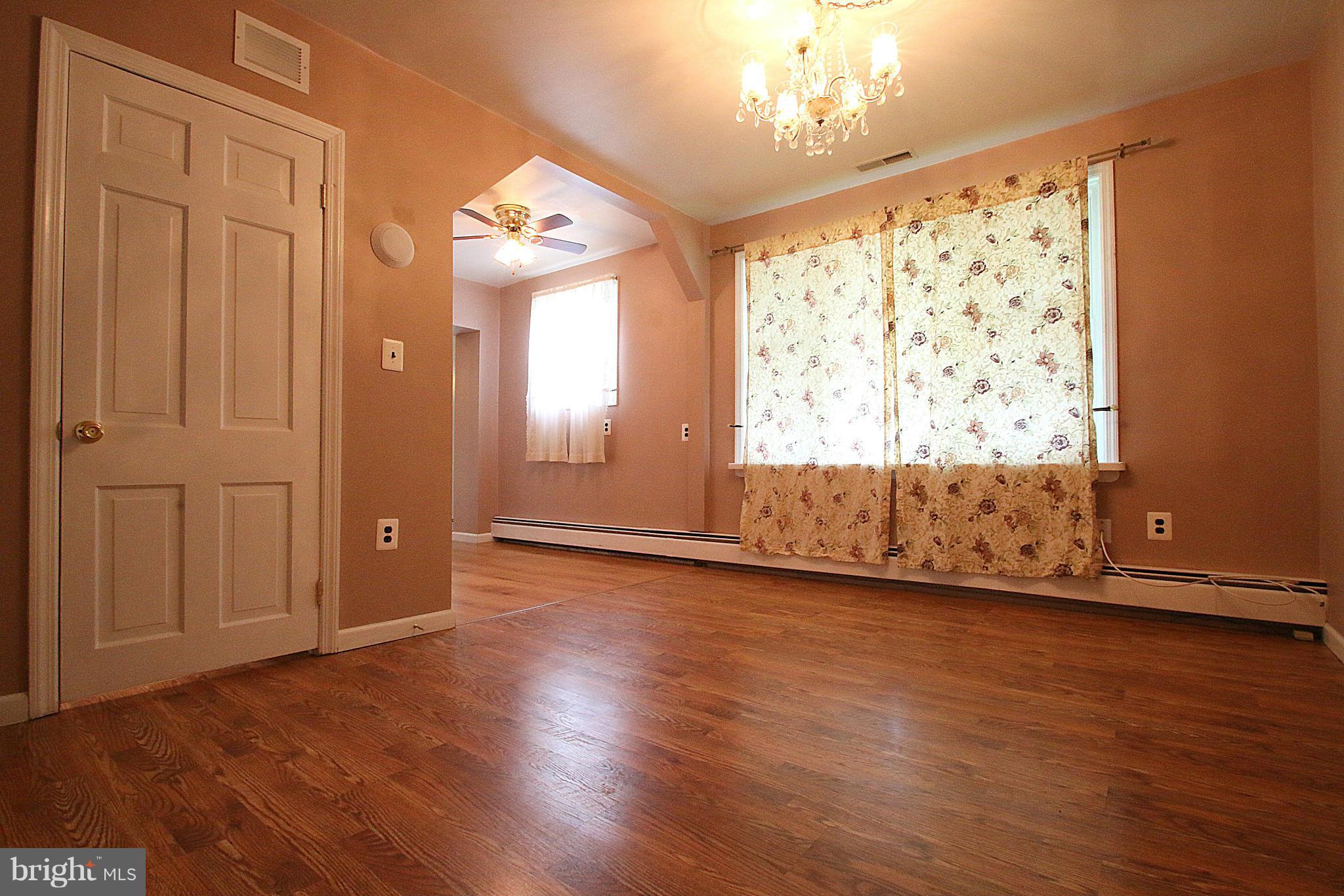 319 Riverside Drive Baltimore, MD 21221 - Photo 8 of 30 Dining Room