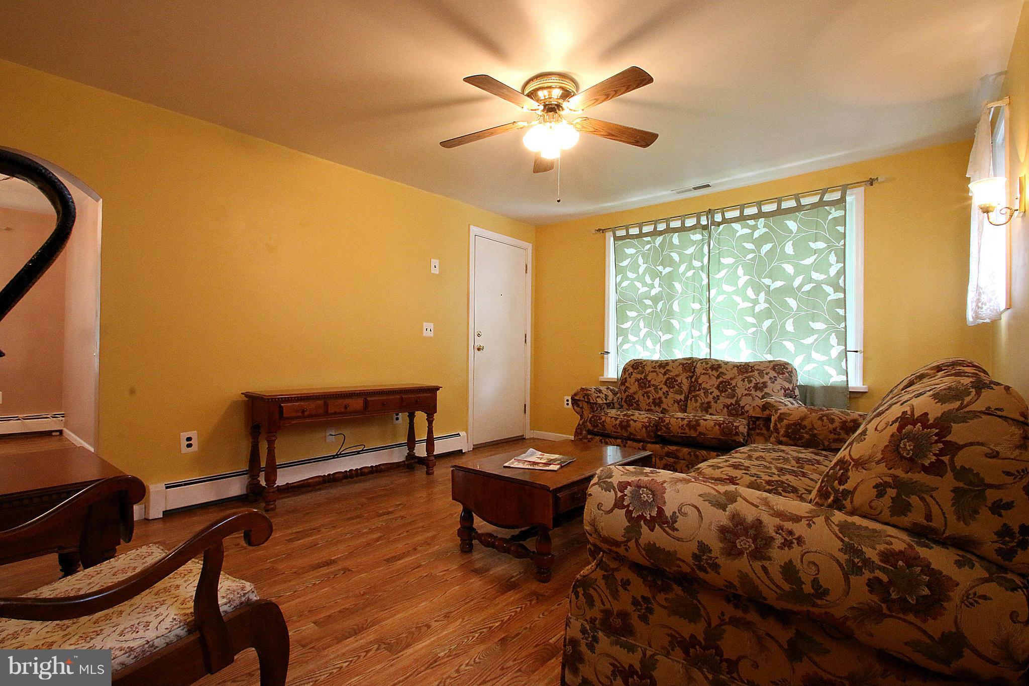 319 Riverside Drive Baltimore, MD 21221 - Photo 10 of 30 Living Room