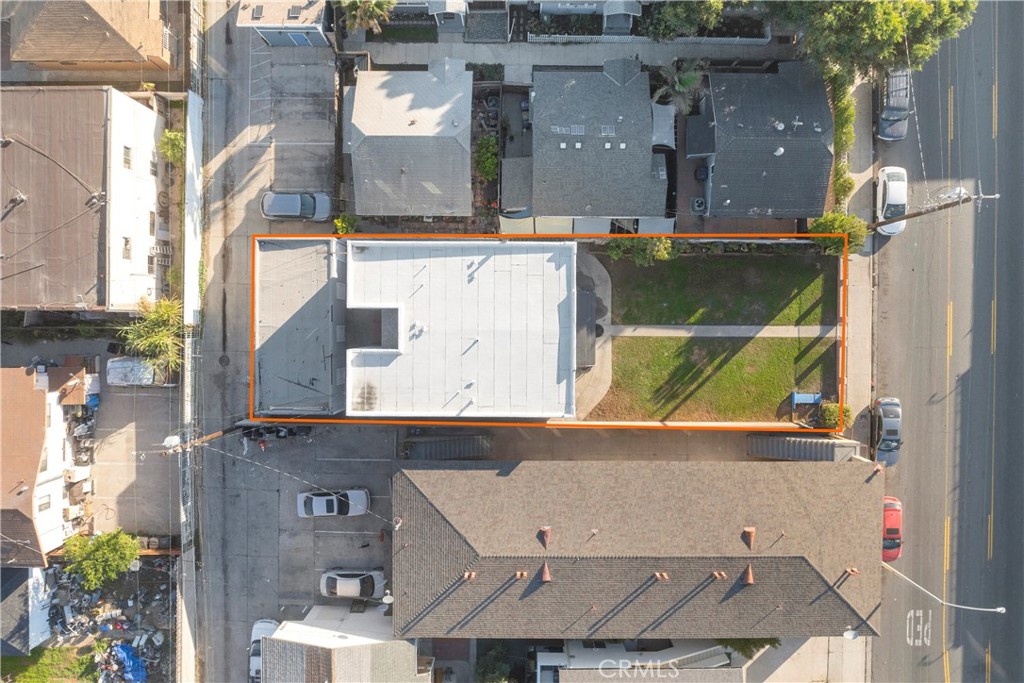 1364 Cherry Long Beach, CA 90813 - Photo 11 of 14 an aerial view of a residential houses with yard