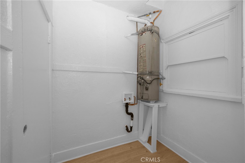 1364 Cherry Long Beach, CA 90813 - Photo 5 of 14 a bathroom with a shower