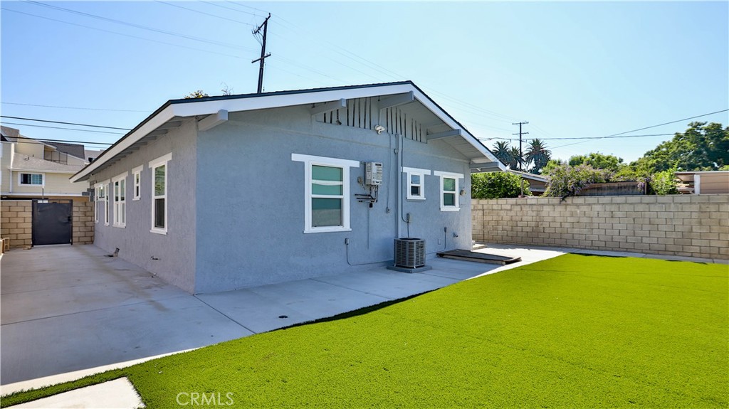 408 South Flower Street Santa Ana, CA 92703 - Photo 34 of 71 a backyard of a house with table and chairs