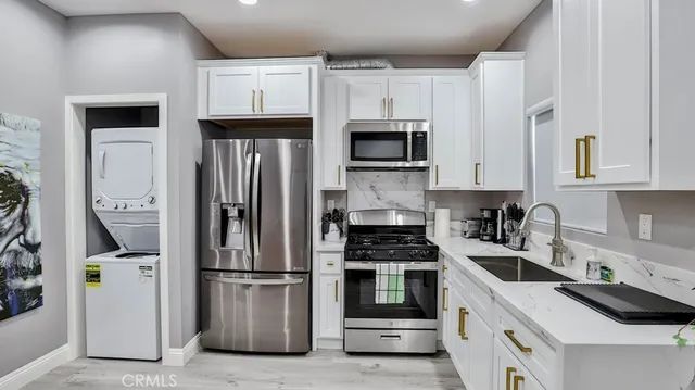 $1,099,900 | 408 South Flower Street, Santa Ana, CA 92703