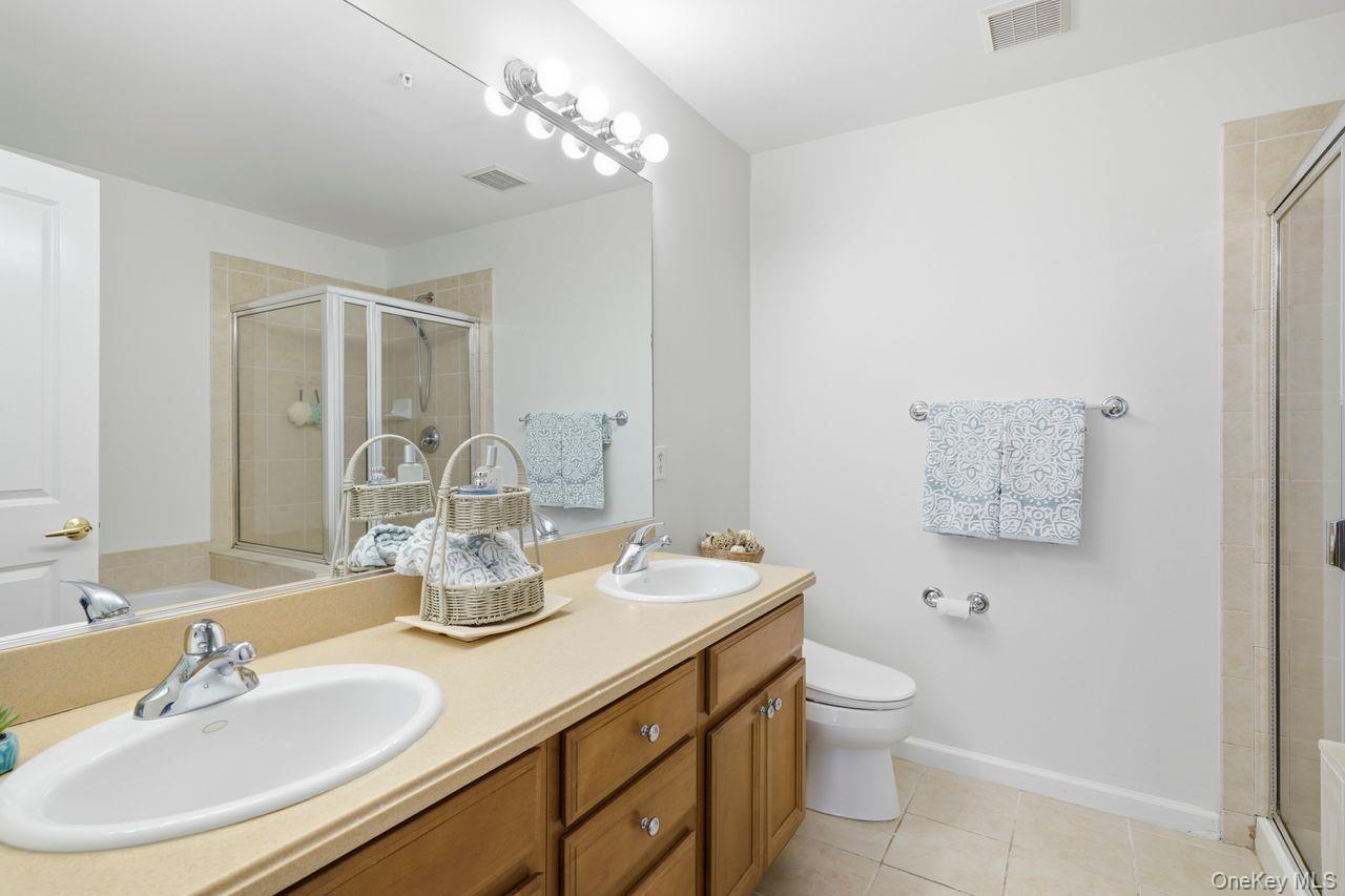 324 Viewpoint Terrace Peekskill, NY 10566 - Photo 14 of 27 Primary Bath
