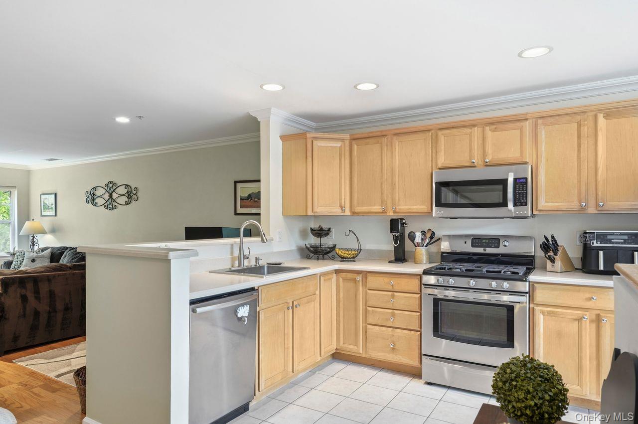 324 Viewpoint Terrace Peekskill, NY 10566 - Photo 2 of 27
