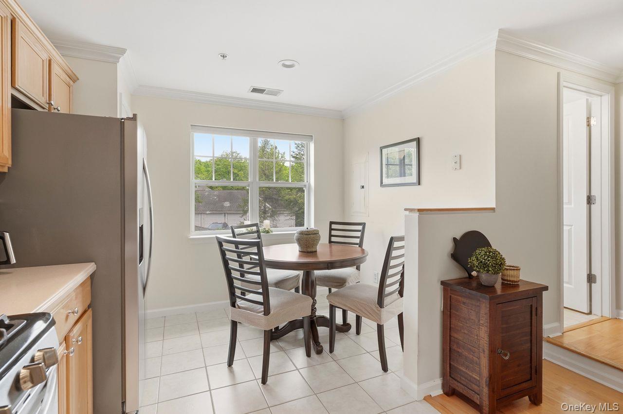 324 Viewpoint Terrace Peekskill, NY 10566 - Photo 4 of 27 Breakfast Nook
