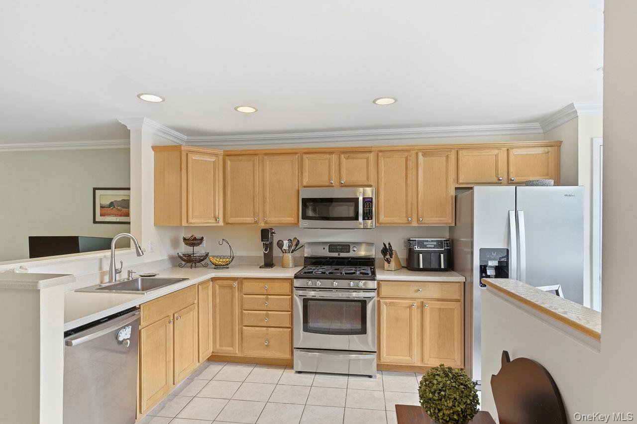 324 Viewpoint Terrace Peekskill, NY 10566 - Photo 6 of 27