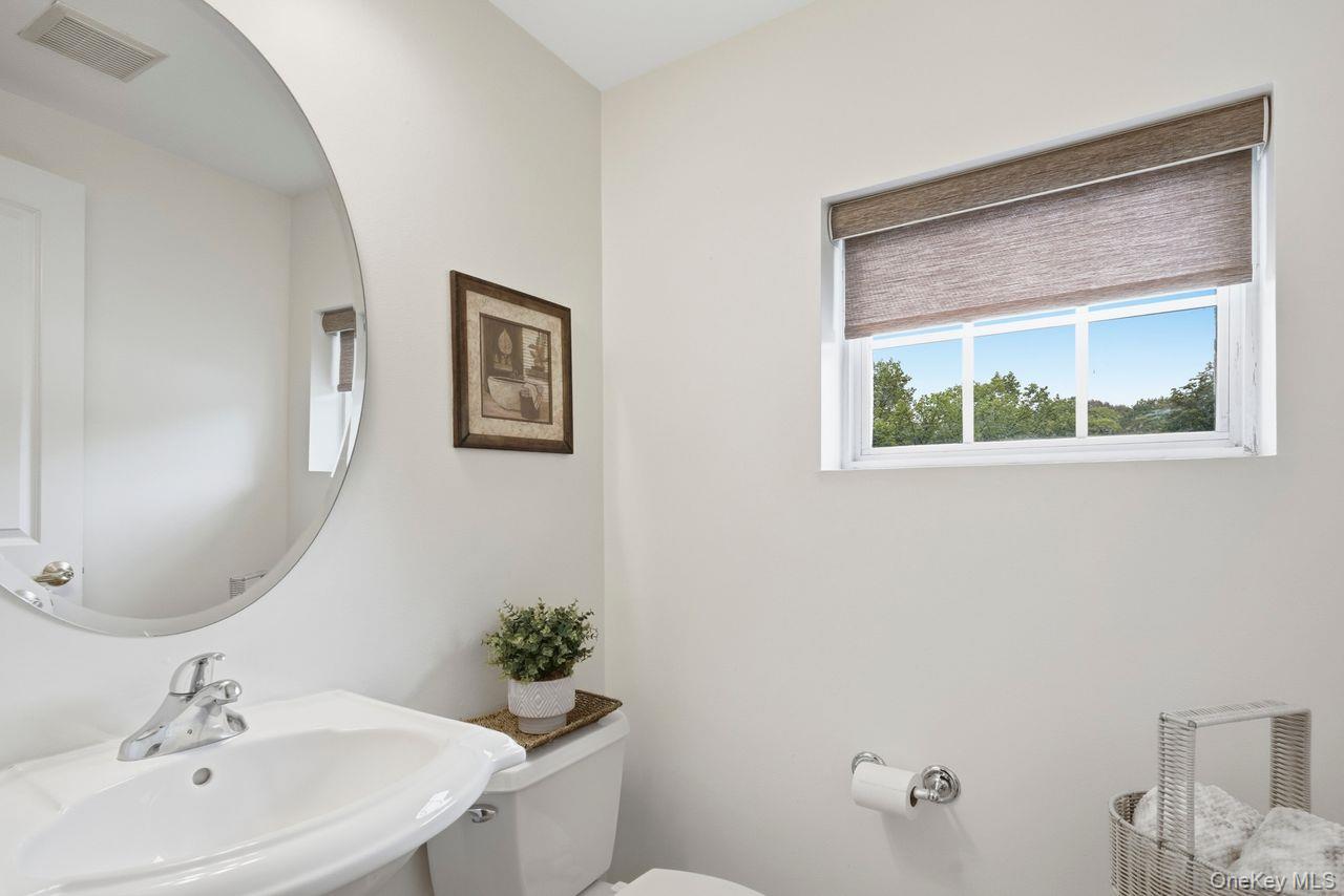 324 Viewpoint Terrace Peekskill, NY 10566 - Photo 10 of 27 First Floor Powder room