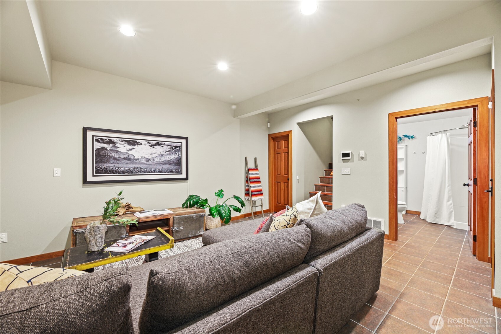91 Mountain Home Road Snoqualmie Pass, WA 98068 - Photo 22 of 32 a living room with furniture and a flat screen tv
