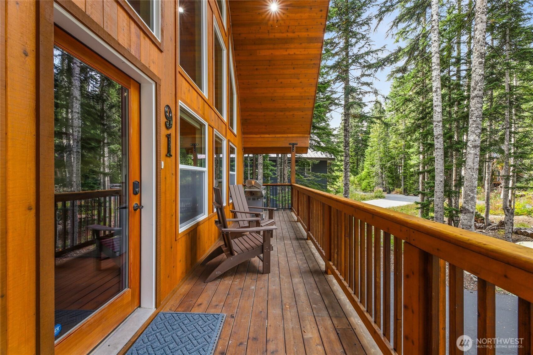 91 Mountain Home Road Snoqualmie Pass, WA 98068 - Photo 25 of 32 a view of balcony with furniture