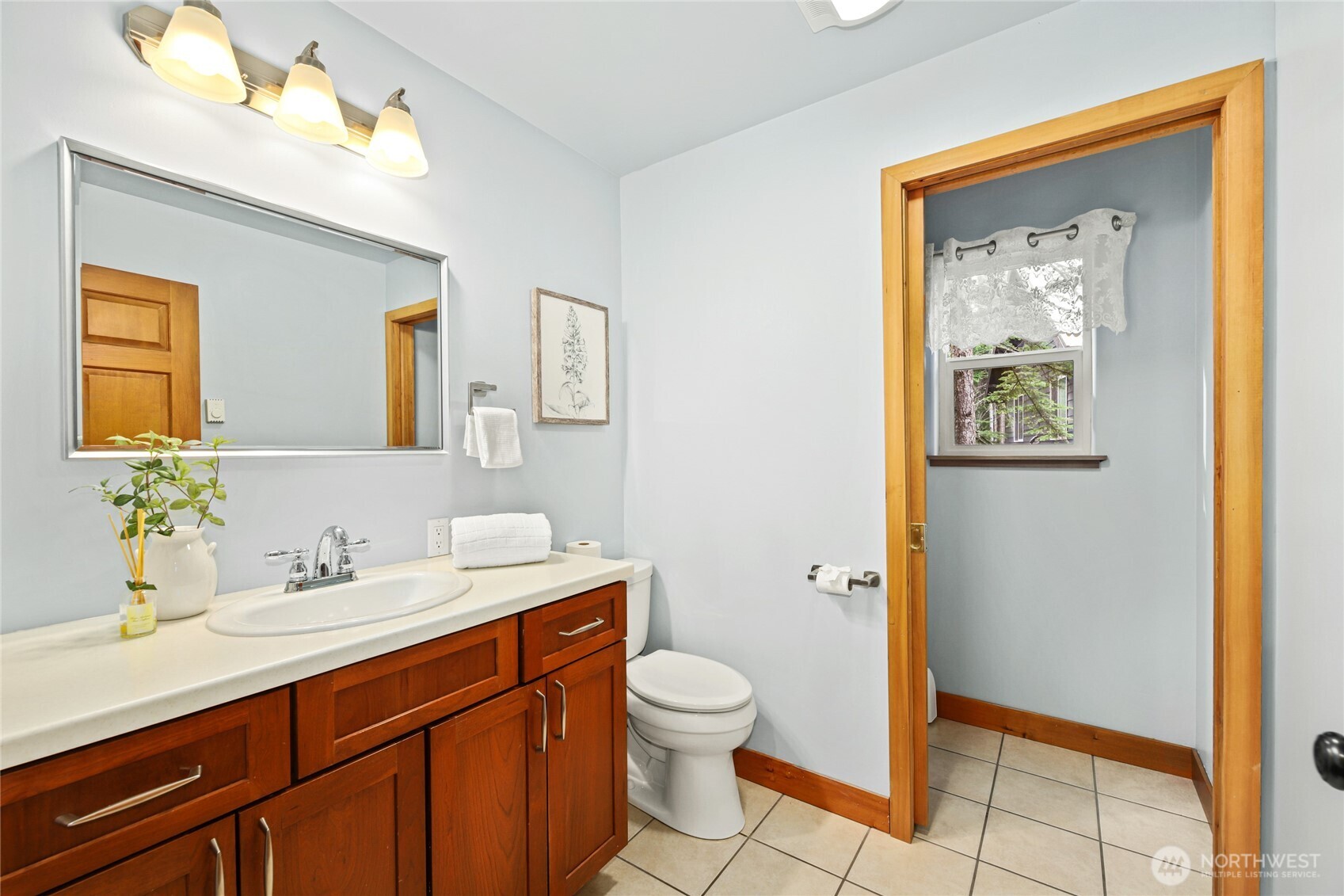 91 Mountain Home Road Snoqualmie Pass, WA 98068 - Photo 10 of 32 a bathroom with a toilet a sink a mirror a vanity and shower