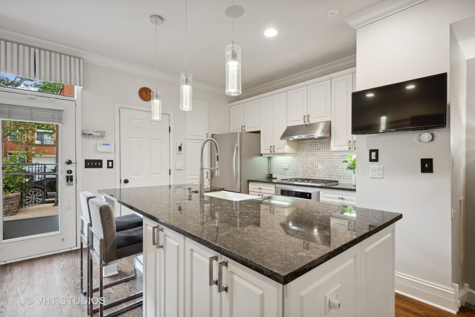 242 West Scott Street Chicago, IL 60610 - Photo 6 of 53