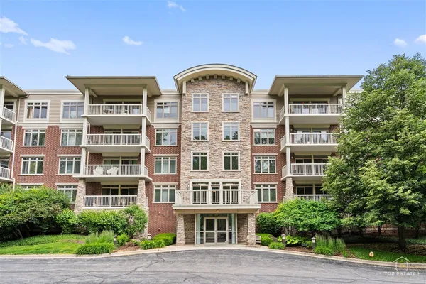 $450,000 | 425 Benjamin Drive, Unit 205, Vernon Hills, IL 60061
