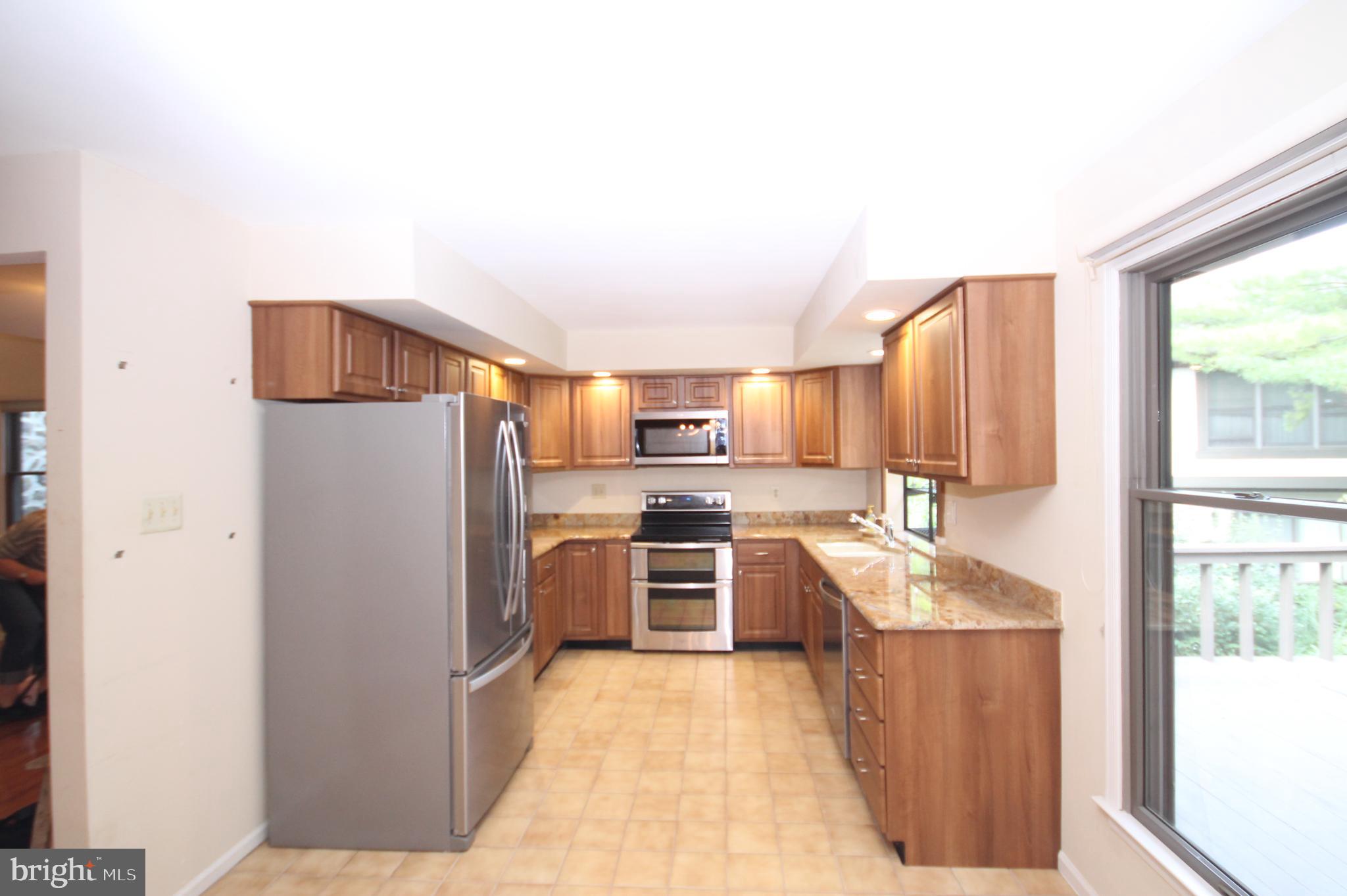209 Springhouse Pond Chesterbrook, PA 19087 - Photo 14 of 28 Kitchen