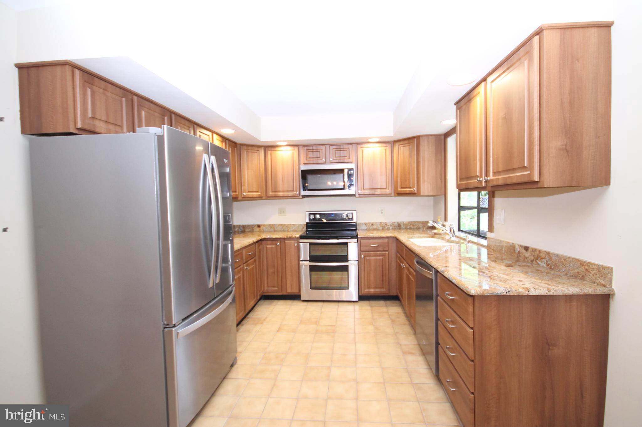 209 Springhouse Pond Chesterbrook, PA 19087 - Photo 15 of 28 Kitchen