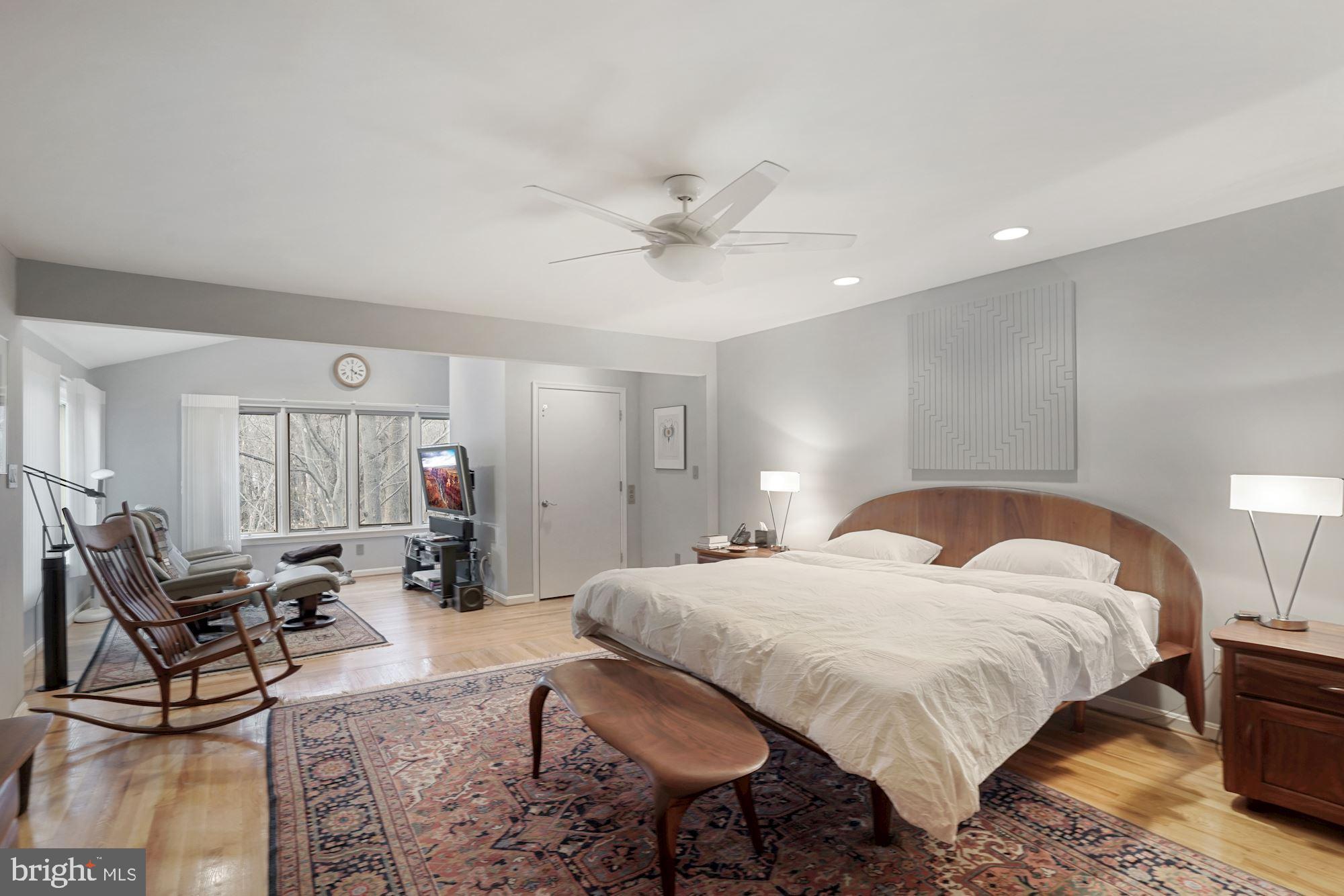 4062 Ridgeview Circle McLean, VA 22101 - Photo 12 of 56 Primary Bedroom Suite with sitting area