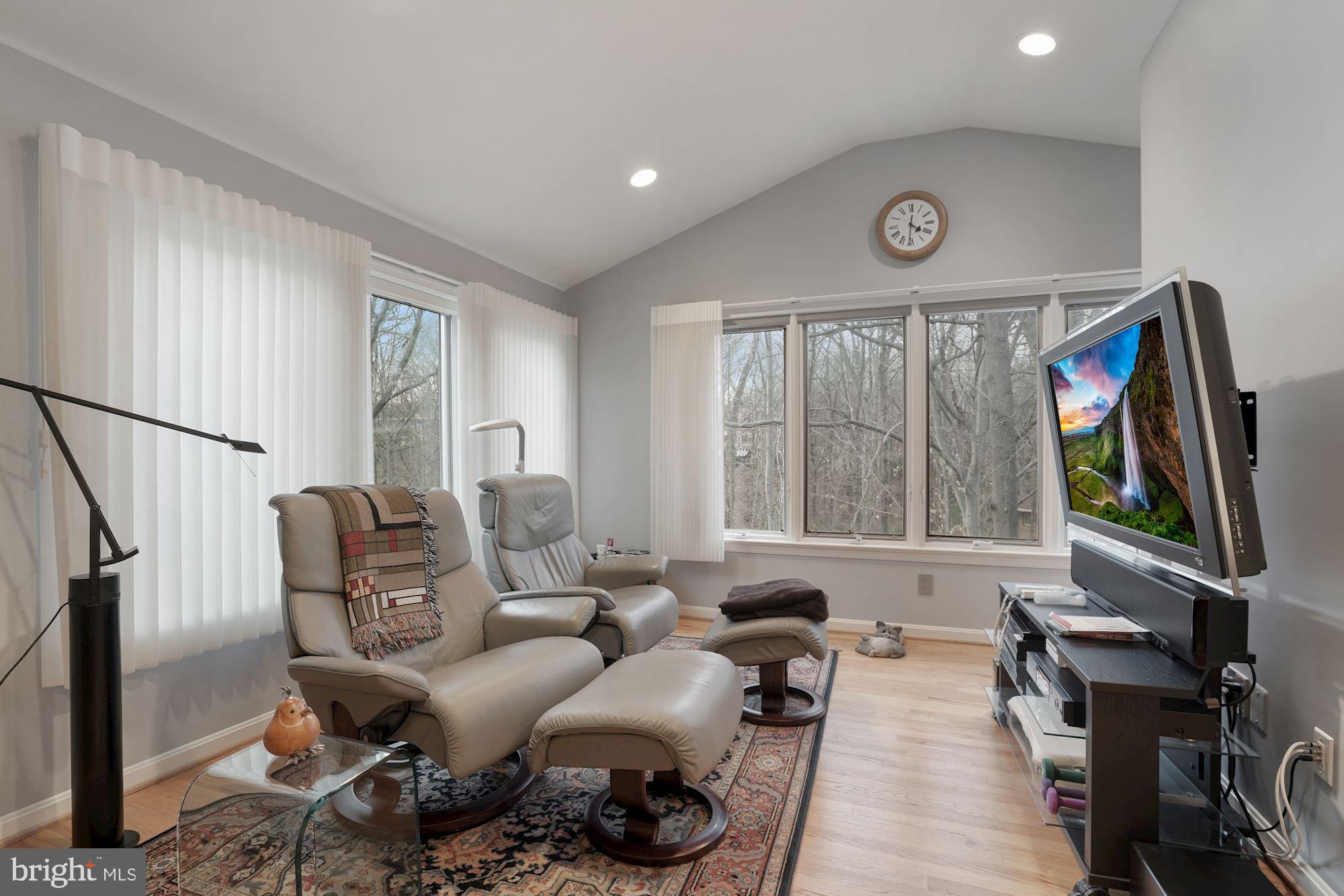 4062 Ridgeview Circle McLean, VA 22101 - Photo 13 of 56 Primary Suite Sitting Area