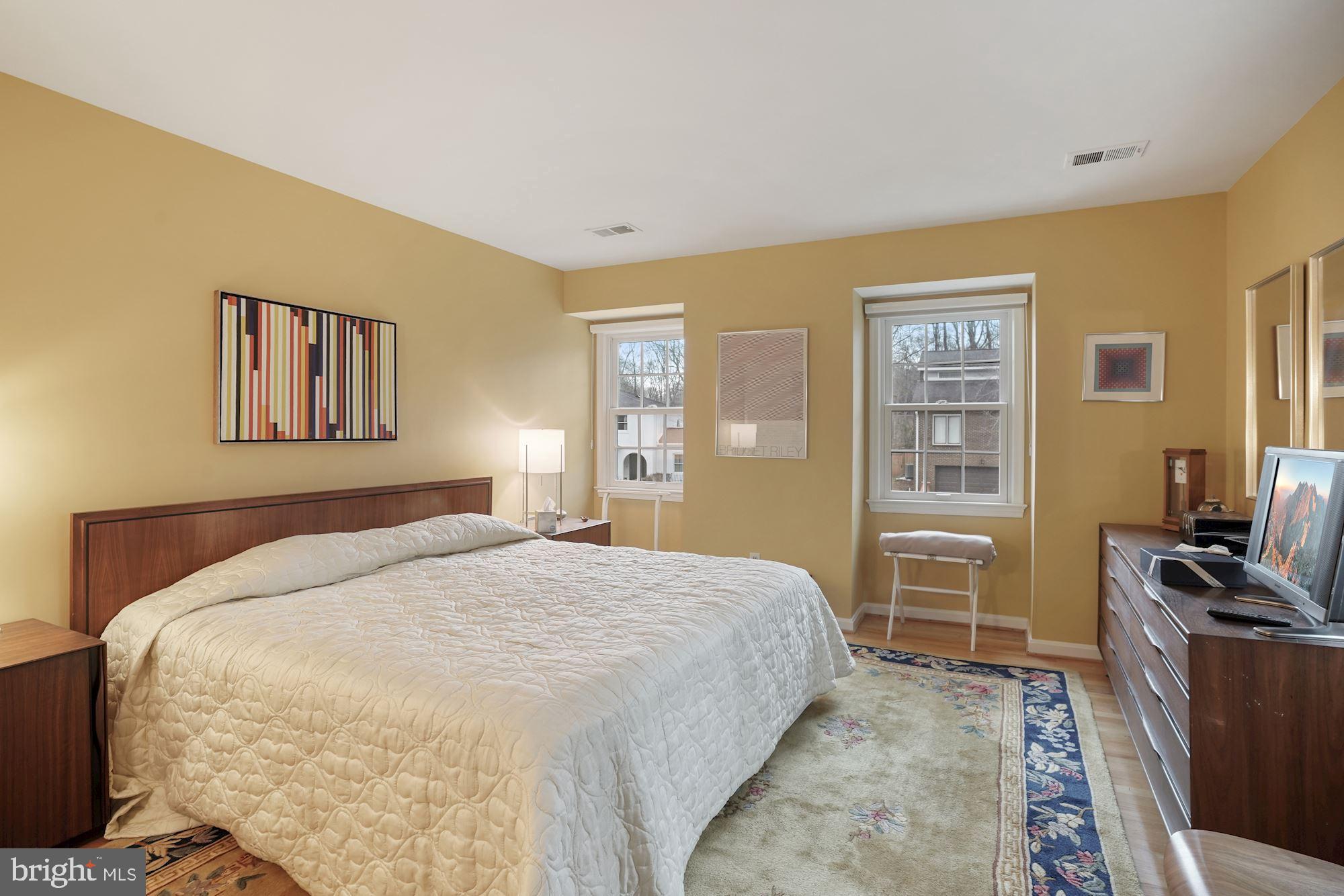 4062 Ridgeview Circle McLean, VA 22101 - Photo 17 of 56 Third Bedroom