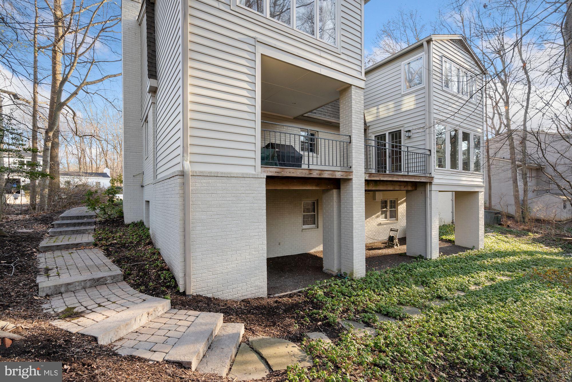 4062 Ridgeview Circle McLean, VA 22101 - Photo 22 of 56 Rear Exterior