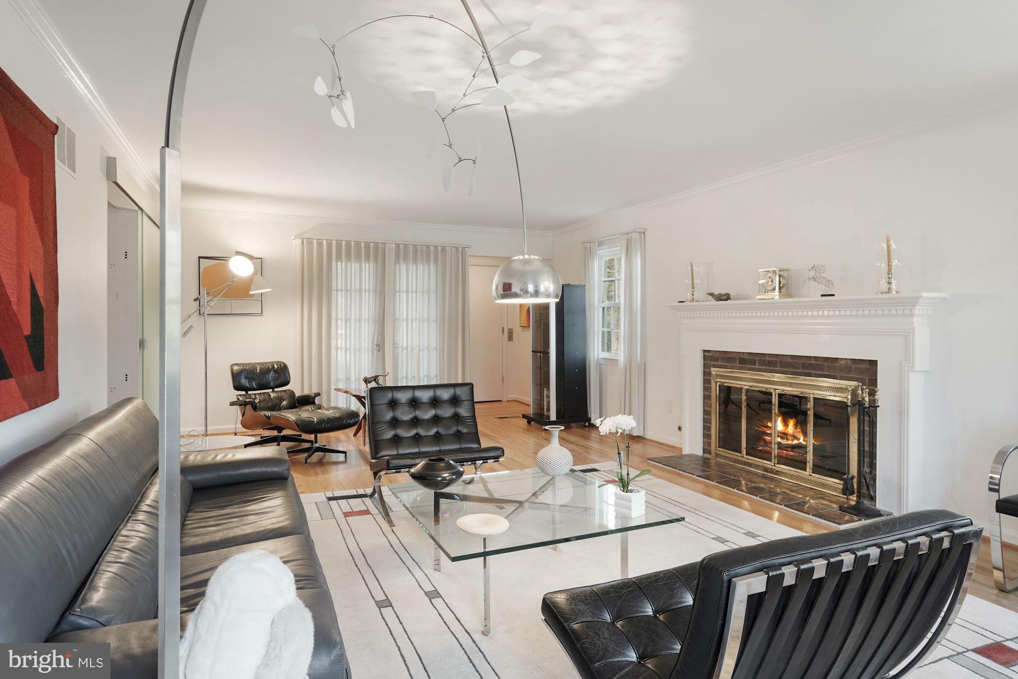 4062 Ridgeview Circle McLean, VA 22101 - Photo 28 of 56 Living Room with fireplace