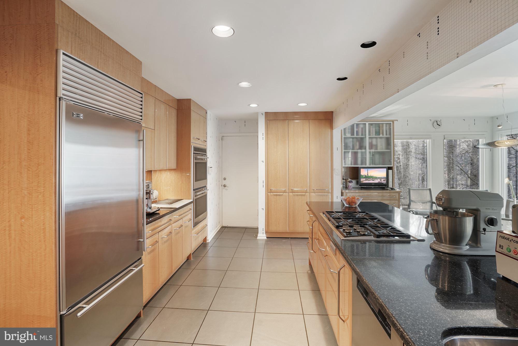 4062 Ridgeview Circle McLean, VA 22101 - Photo 36 of 56 Kitchen with Wolf cooktop