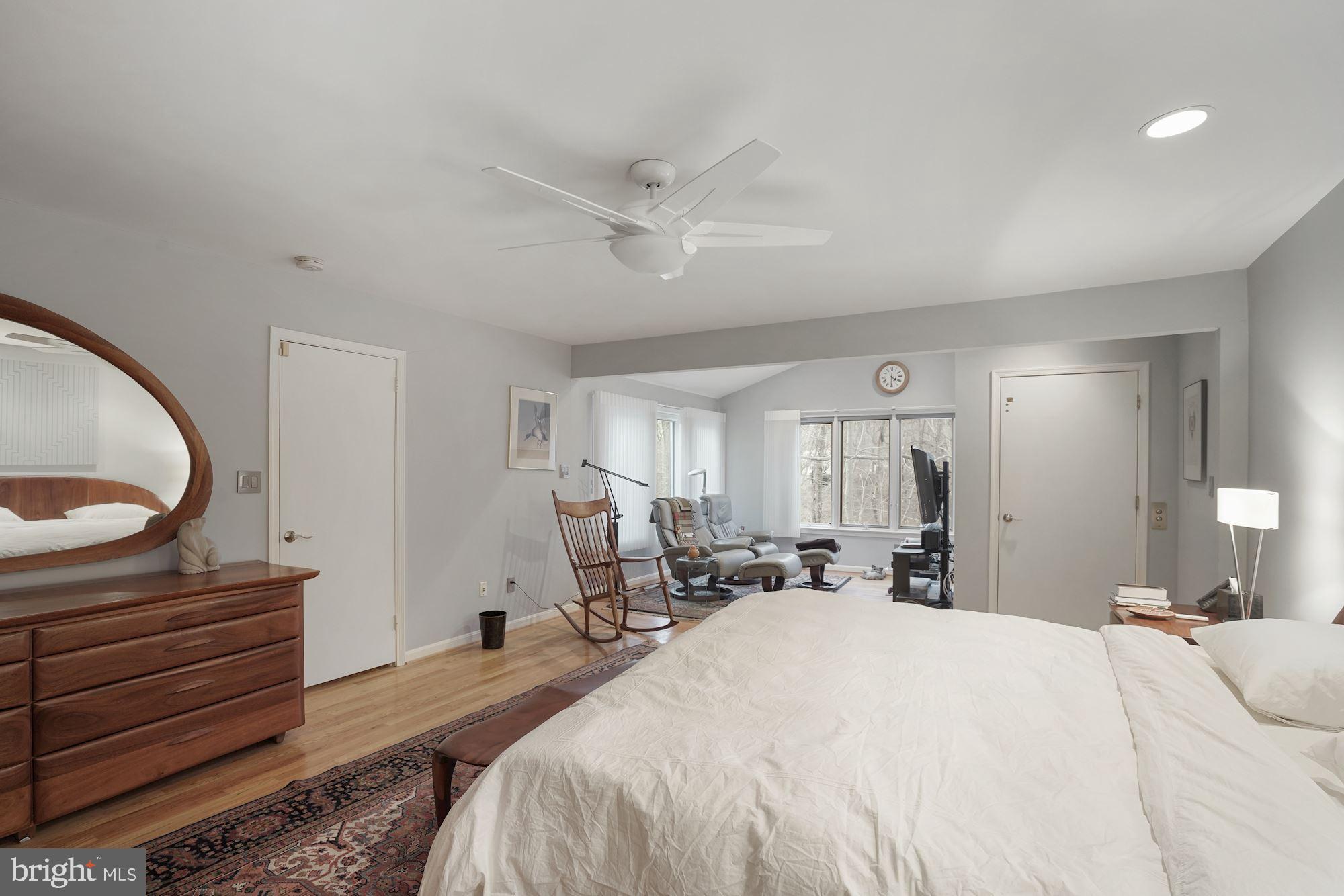 4062 Ridgeview Circle McLean, VA 22101 - Photo 42 of 56 Large Primary Suite