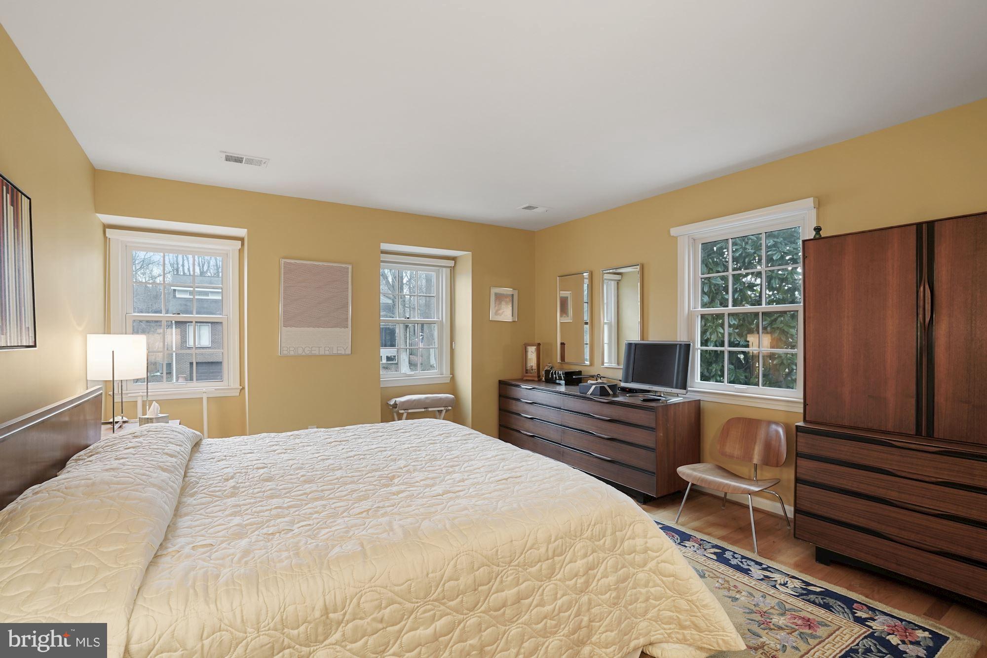 4062 Ridgeview Circle McLean, VA 22101 - Photo 47 of 56 Third Bedroom