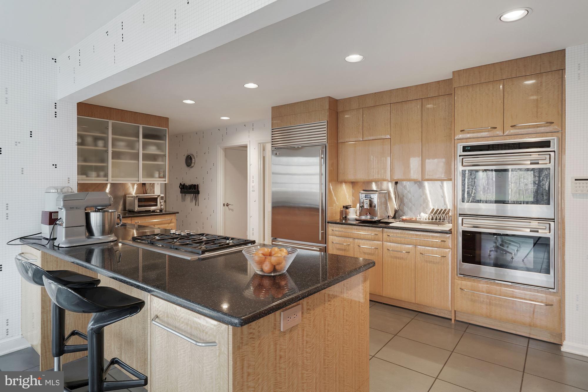 4062 Ridgeview Circle McLean, VA 22101 - Photo 6 of 56 Kitchen with designer cabinets and appliances
