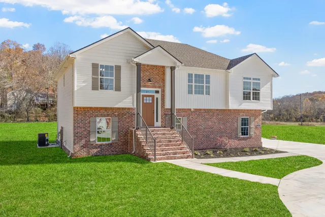 $474,900 | 1888 Flats Road, Cunningham, TN 37052