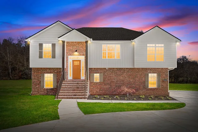 $474,900 | 1888 Flats Road, Cunningham, TN 37052