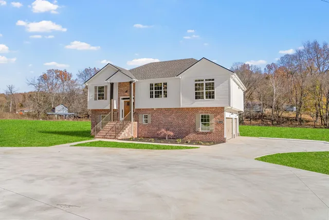 $474,900 | 1888 Flats Road, Cunningham, TN 37052