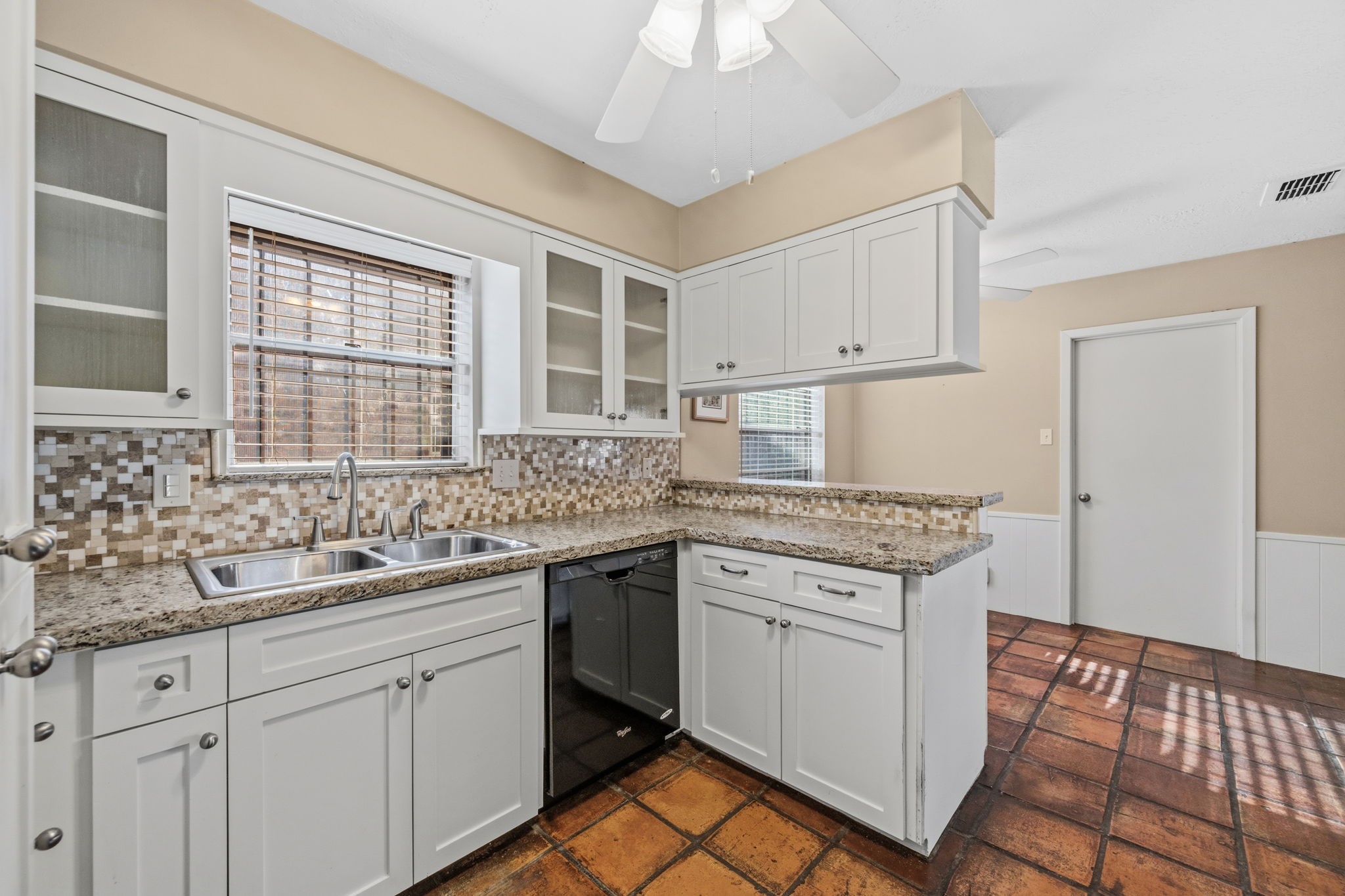 8834 Sandstone Road Houston, TX 77036 - Photo 9 of 31
