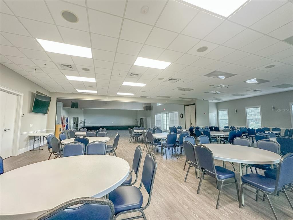 5300 Treasure View Way Leesburg, FL 34748 - Photo 33 of 47 a room with lots of chairs a table and chairs