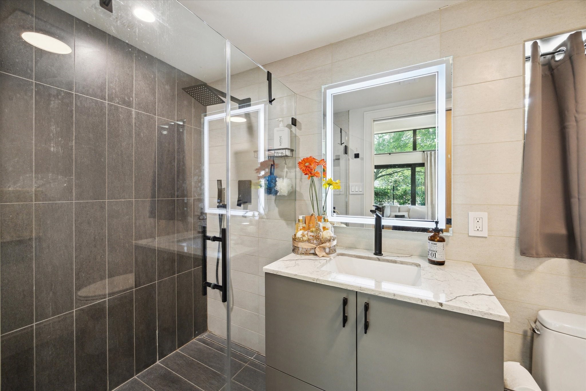 1902 Chimney Rock Road Houston, TX 77057 - Photo 23 of 32 You'll love the beautiful modern designed en-suite bath for Primary bedroom!