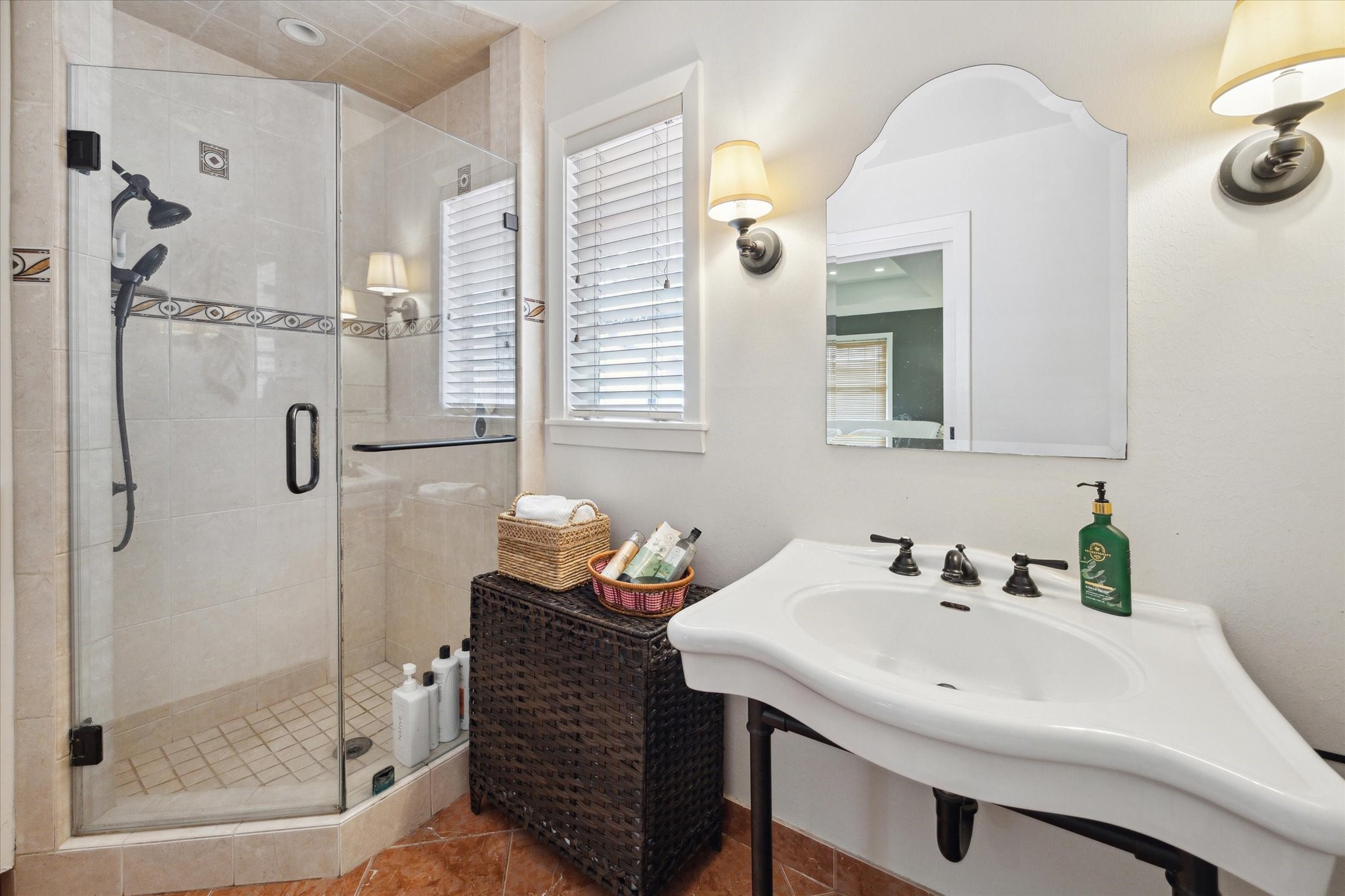 1902 Chimney Rock Road Houston, TX 77057 - Photo 25 of 32 Full bath with walk-in shower and large sink area adjacent to bedroom.