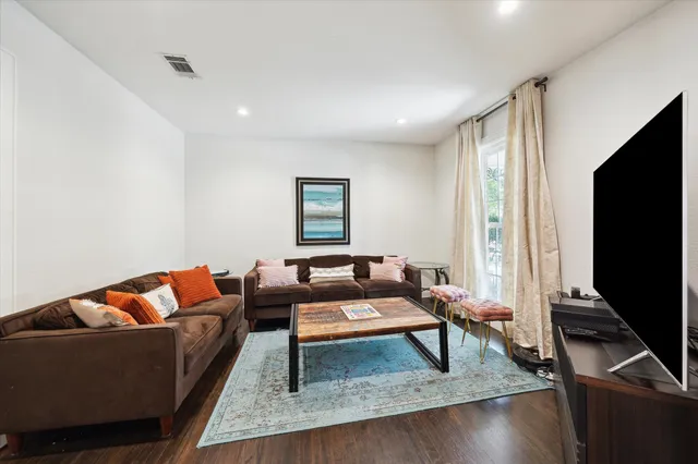 $1,049,000 | 1902 Chimney Rock Road, Houston, TX 77057