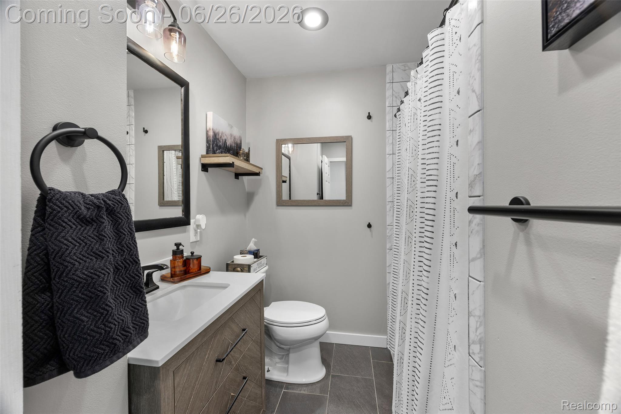 11997 Ruth Street South Lyon, MI 48178 - Photo 13 of 42 7_main bath.jpg