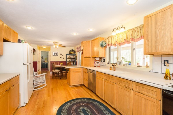 19 Woodman Road Amesbury, MA 01913 - Photo 3 of 30 Gallery Image 3