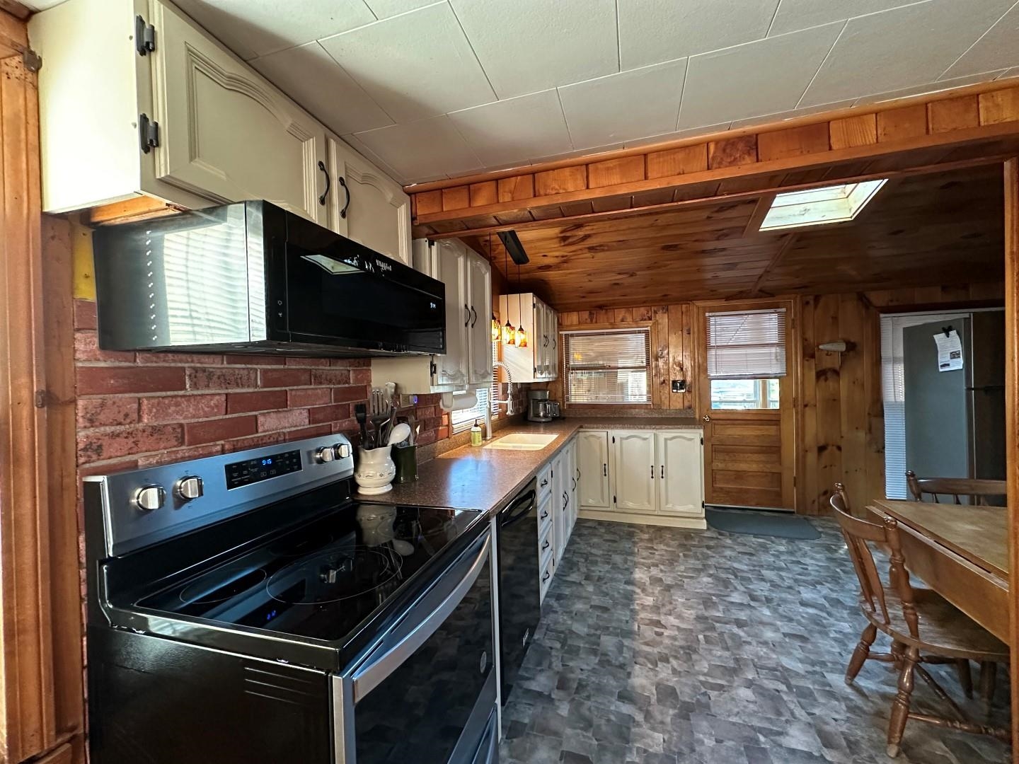 43 Town Beach Road Winchester, NH 03470 - Photo 8 of 40