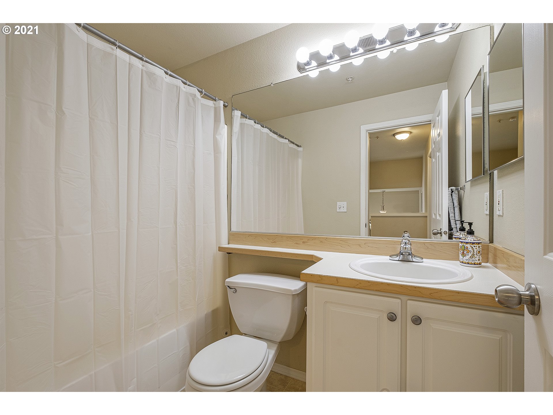 13950 Southwest Scholls Ferry Road, Unit 103 Beaverton, OR 97007 - Photo 19 of 26 Gallery Image 19