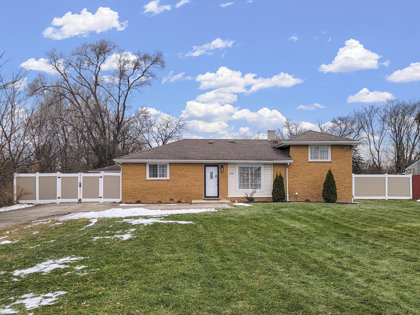 a view of a house with a yard