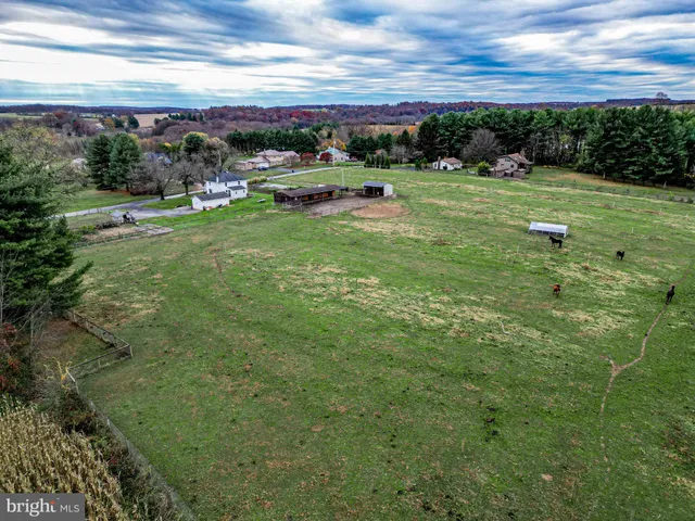 a view of an outdoor space and a yard